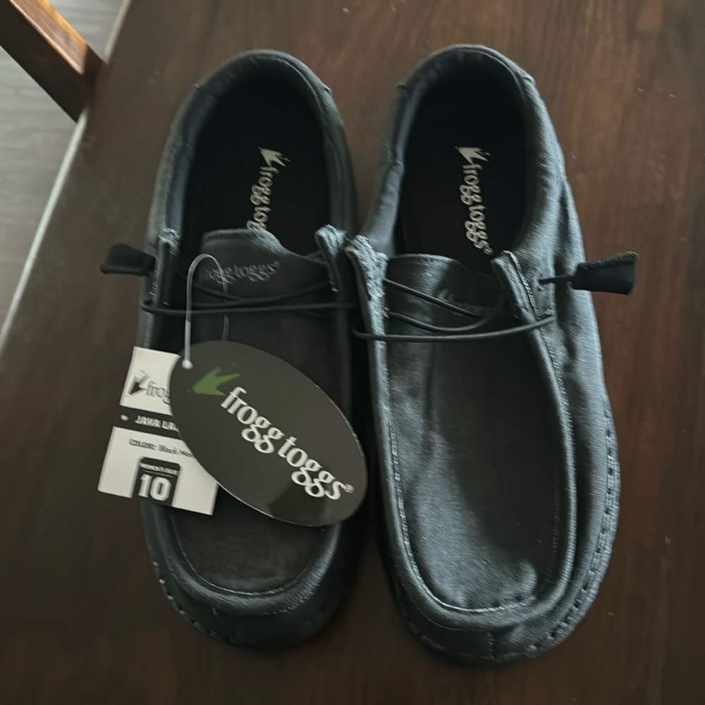 Women’s nwt frogg toggs lace-up black mono size 10